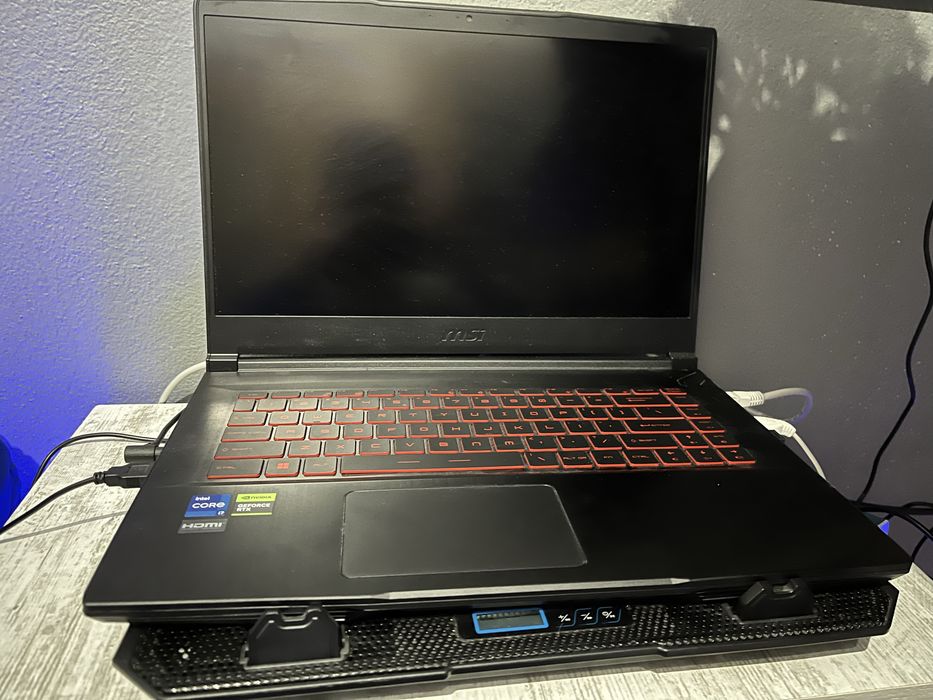Vand laptop msi cu cooler