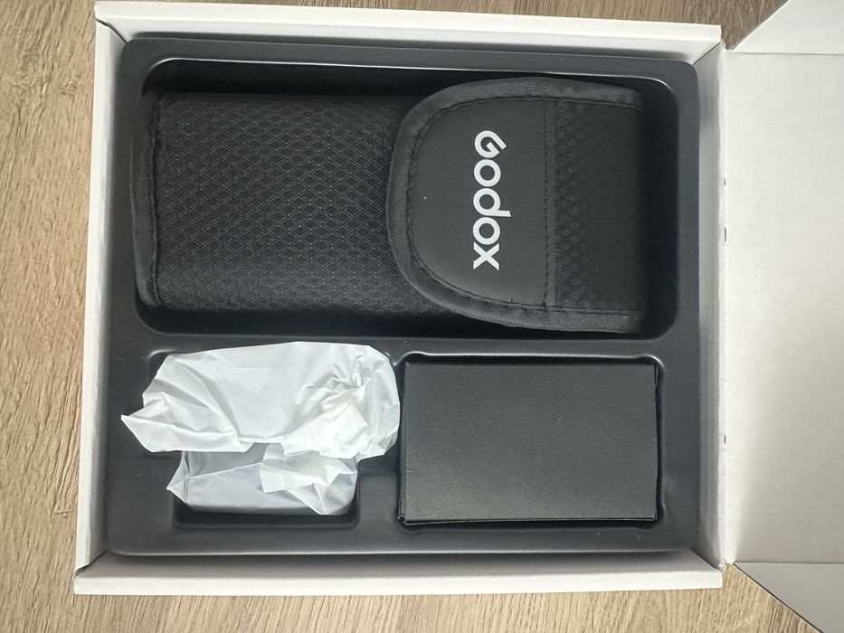 Vând blitz Godox v480s