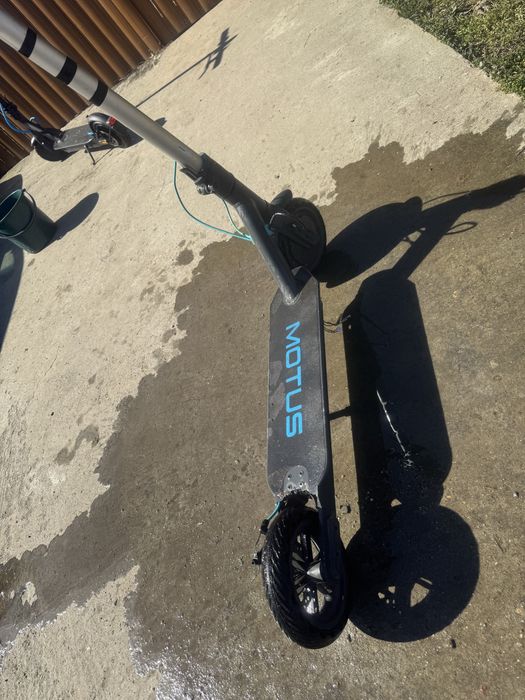 Vand trotineta electrica Motus pt piese citeste descrierea