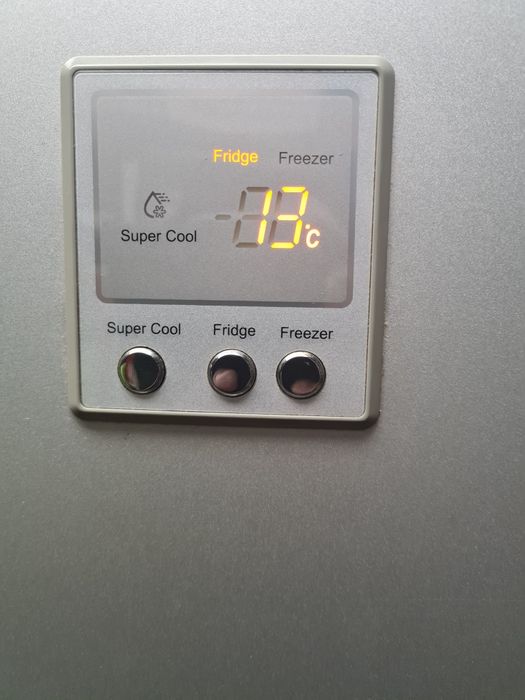 Хладилник с фризер Samsung