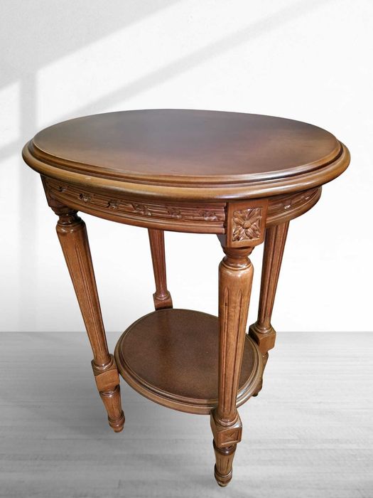 Два броя елегантни помощни маси в стил "ЛУИ XVI"