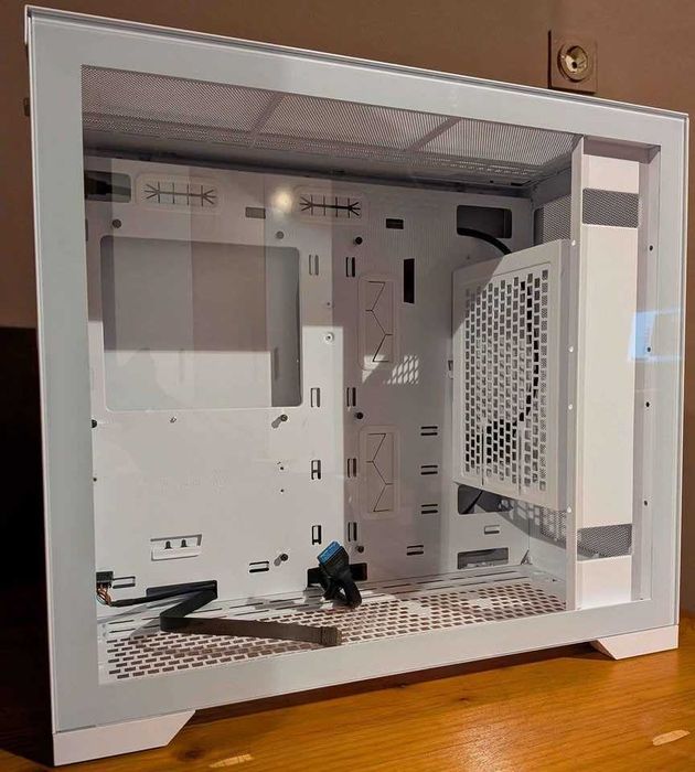 Кутия за компютър FSP CMT580W като нова