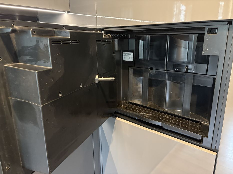 Кафемашина за вграждане Miele
