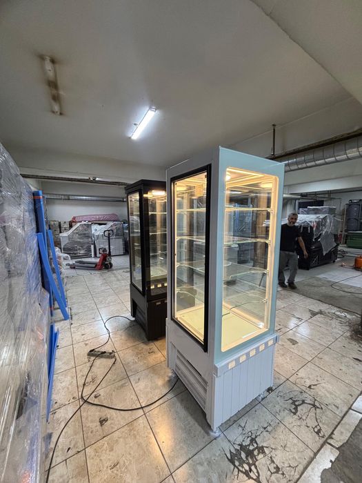 Хладилна витрина вертикална