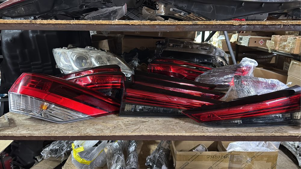 Фонарь Toyota Хайландер Оригинал