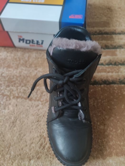 Продам детские зимние ботинки на девочку