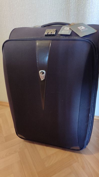 Продам дорожный чемодан