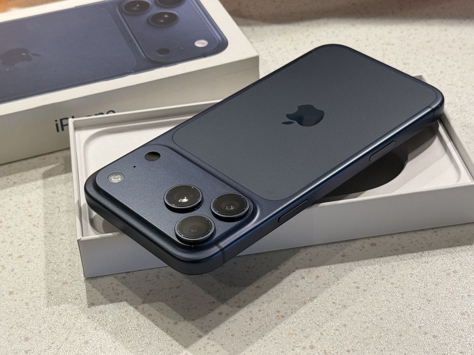 iPhone 17 Pro Max 256GB Blue – Отличен, 100% Батерия, Гаранция