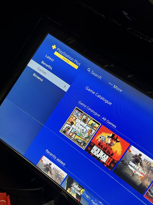PS4 Pro + controller + multe jocuri + PS Plus
