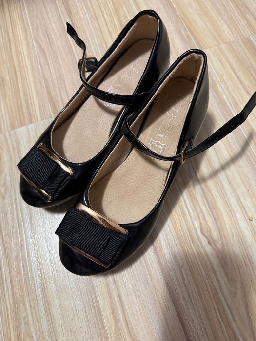 Обувки черен лак