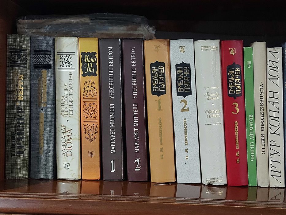 Книги по 10 тыс сум