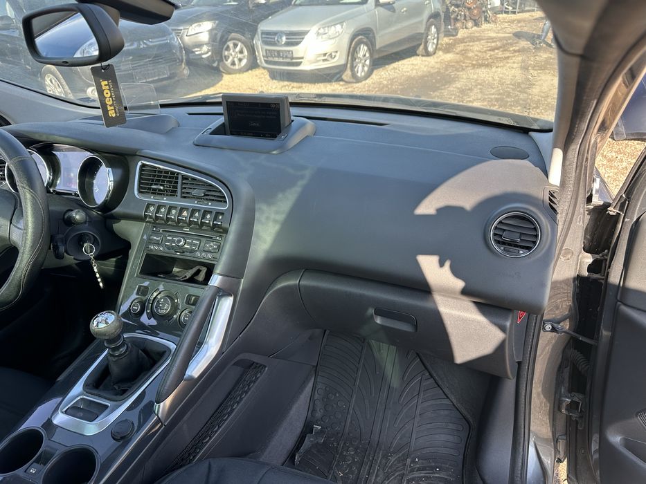 Табло със десен Airbag за Пежо 3008!