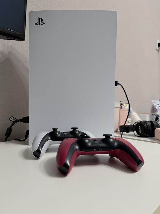 Продам PS5 с джостиками