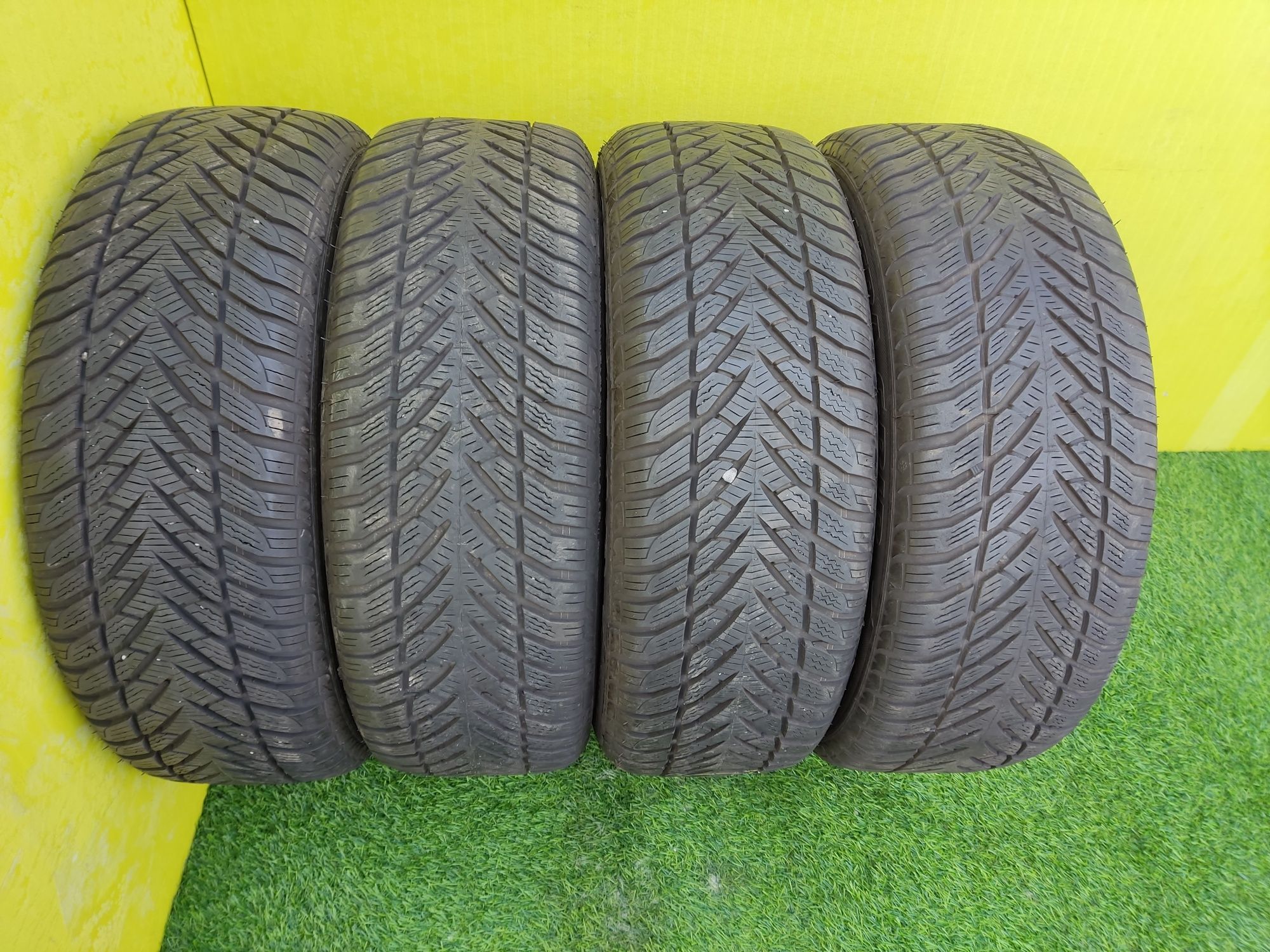 R16 Goodyear 205/60.