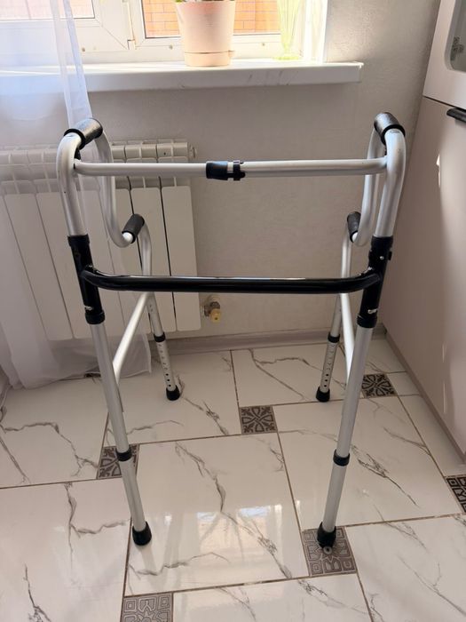 Ходунки для взрослых.