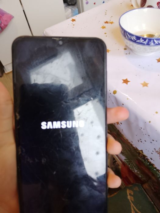 Продам телефон самсунг а13 б/у
