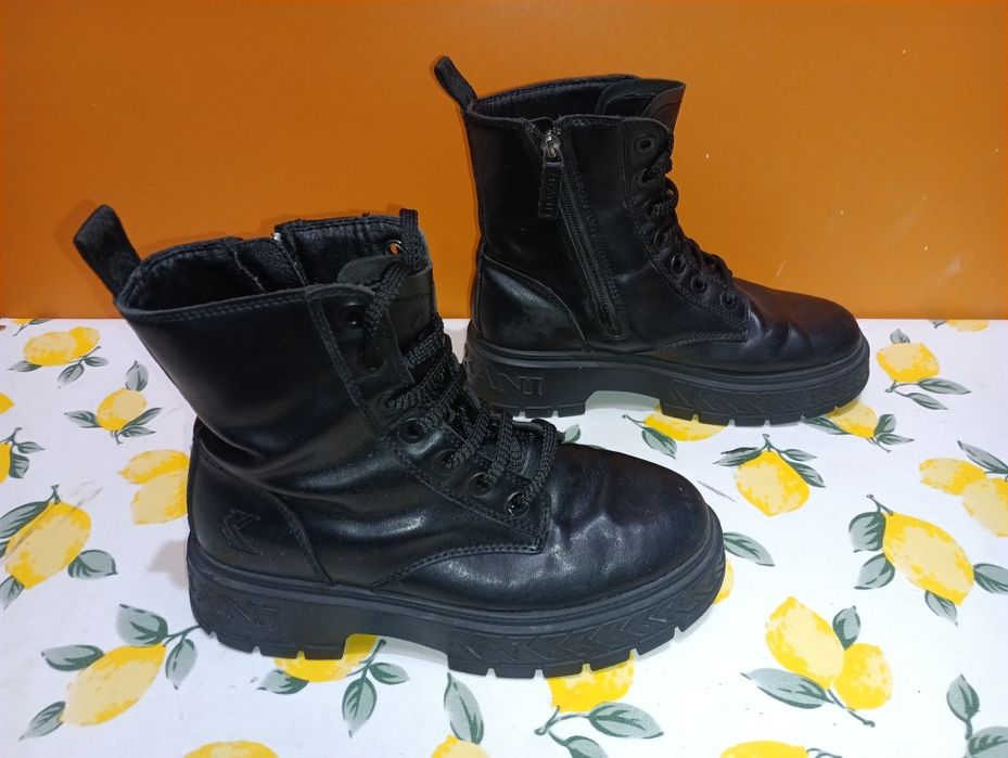 Karl Kani N 38 кожени боти - 17,5 €