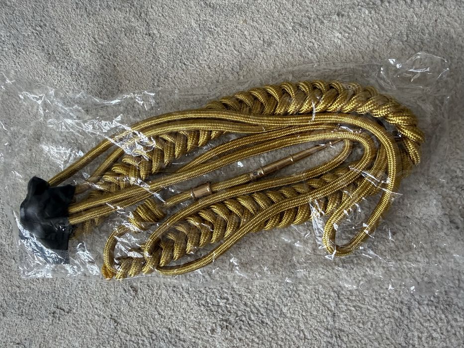 Продам аксельбант, перчатки, ремень все новые