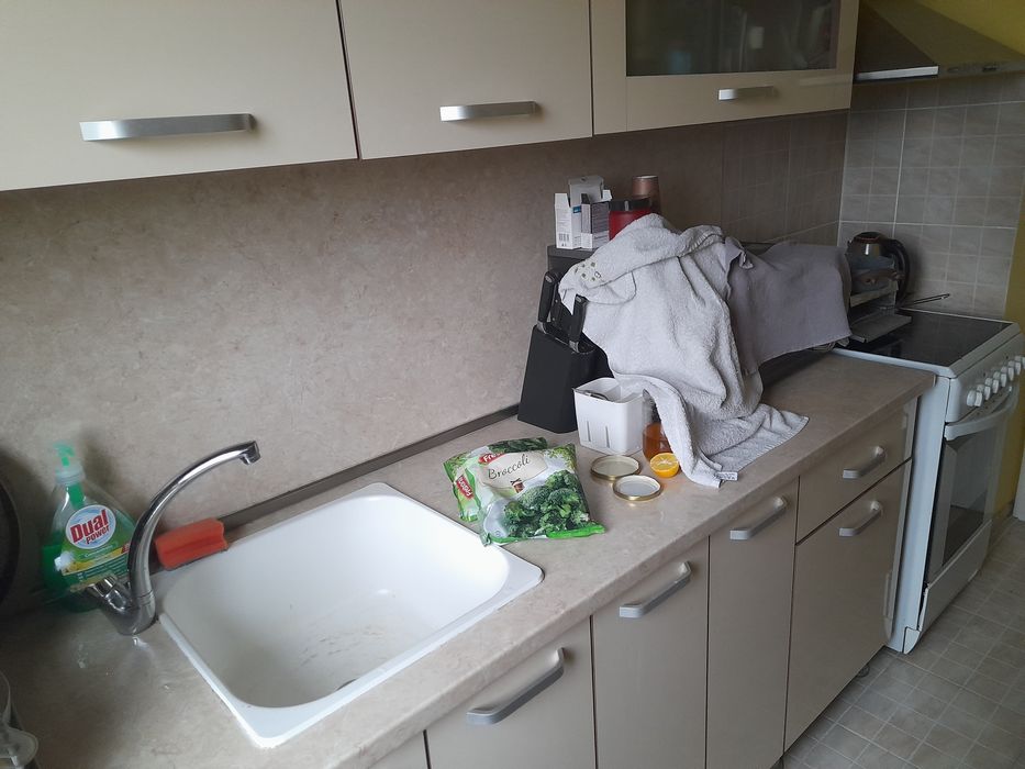 Кухня използвана 3 години със уреди