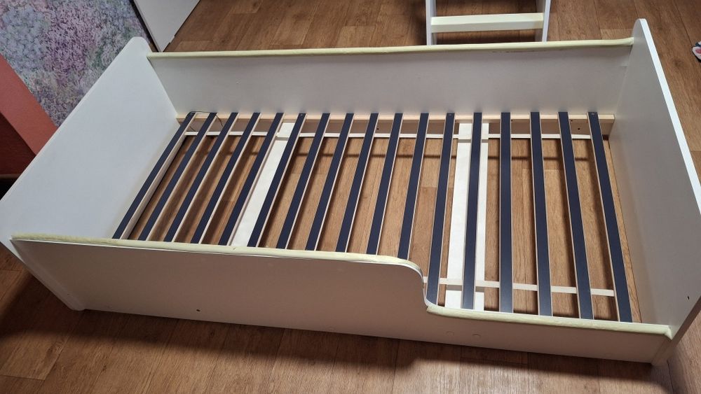 Продам детскую кровать 60×180 с матрасом