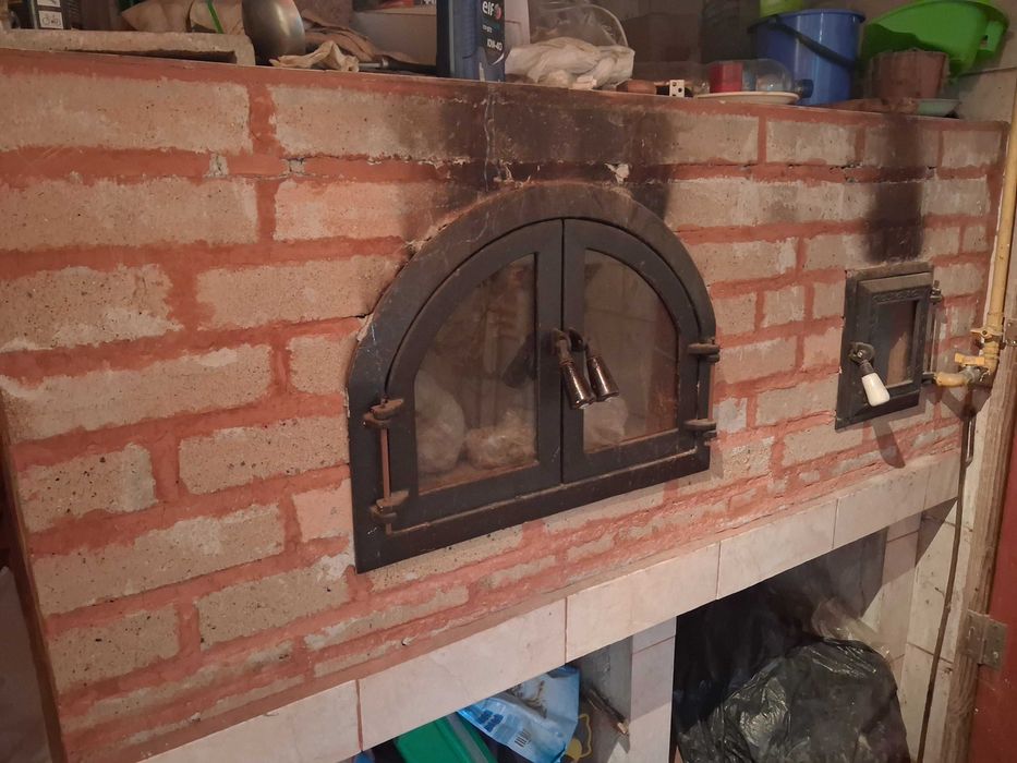 Vand Cuptor Pe Lemne din Caramida    1900 euro ( si pentru  GAZ !)