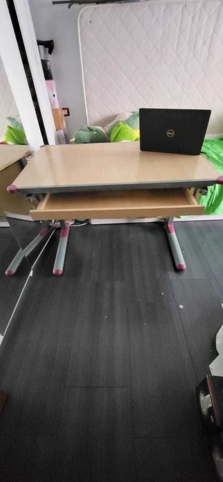 Birou copii reglabil mecanic pe inaltime si cu planseta ce se inclina