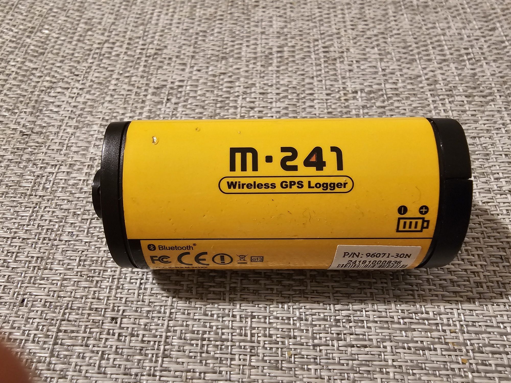 HOLUX M-241 Wireless GPS Receiver Data Logger Bluetooth LCD
