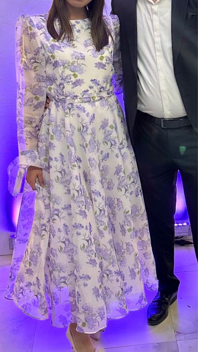 Платье почти новые одевала 1-2 раза