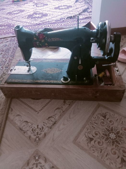 Продам швейную машину