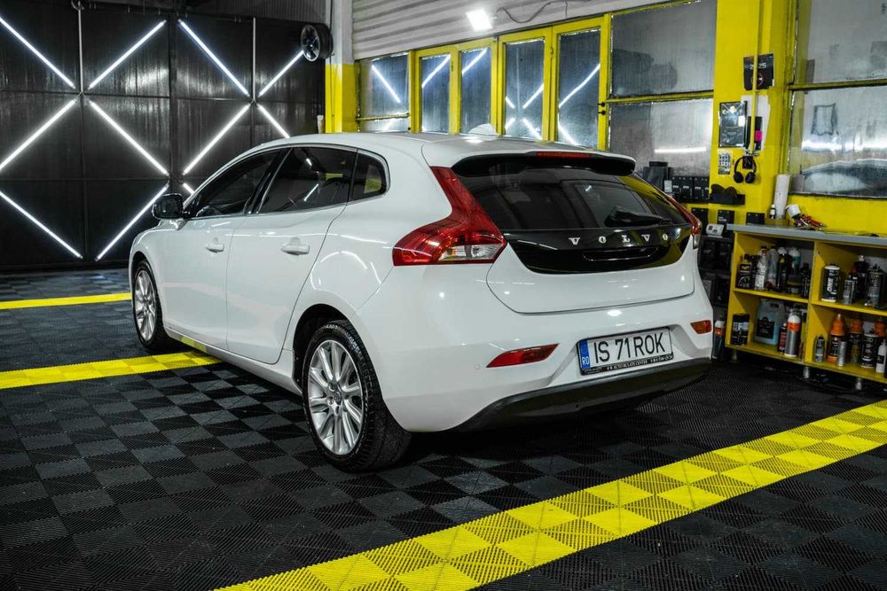 Volvo V40, 1.6 diesel, 115 CP, Rate 0% Avans