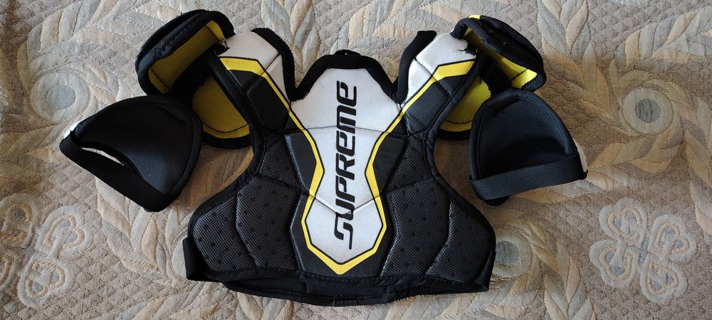 Продам нагрудник хоккейный