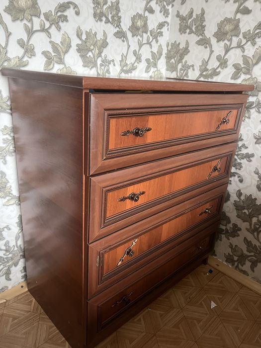 Продам спальный гарнитур.