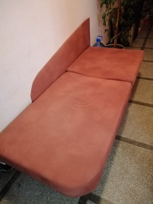 Разтегателено канапе.