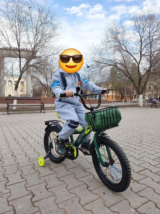 Продам детский велосипед с доп колёсиками