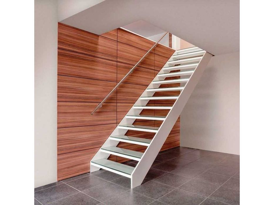 Лестница из дерева  деревянные лестницы зина перила обшивка стен МДФ