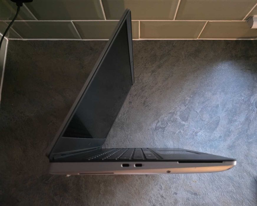 лаптоп Dell 7550
