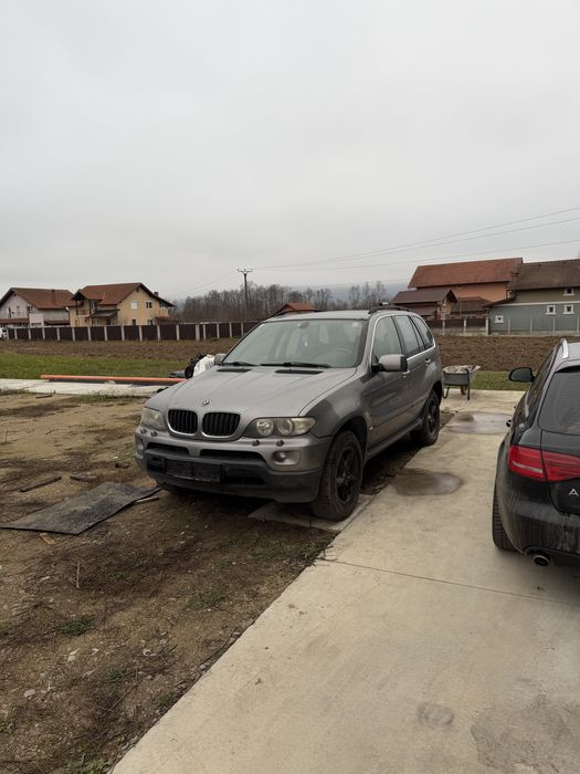 Dezmembrez bmw x5  e53