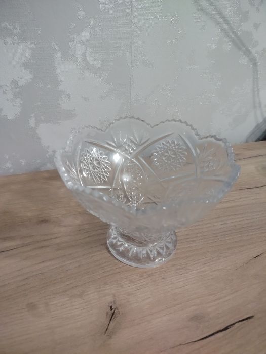 Продам посуду (салатницы, стаканы)