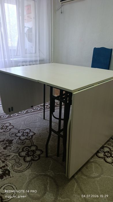 Продается стол трансформер со стульями
