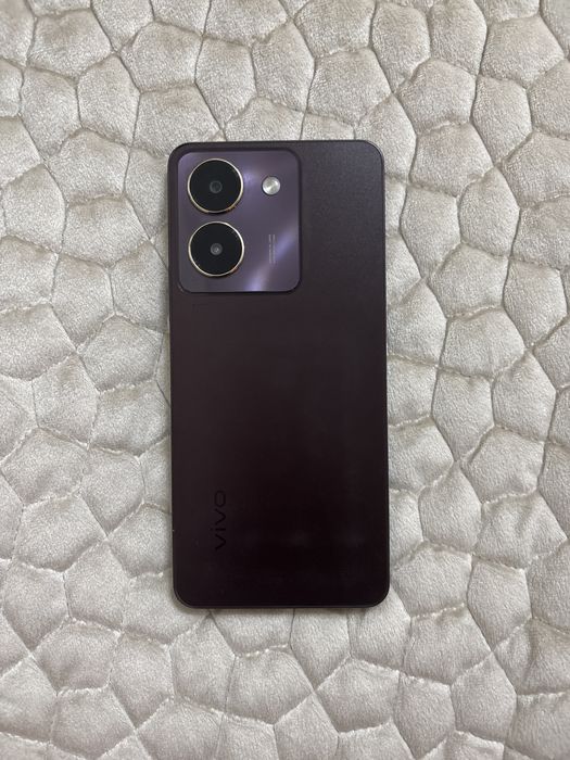 Vivo Y27s телефон