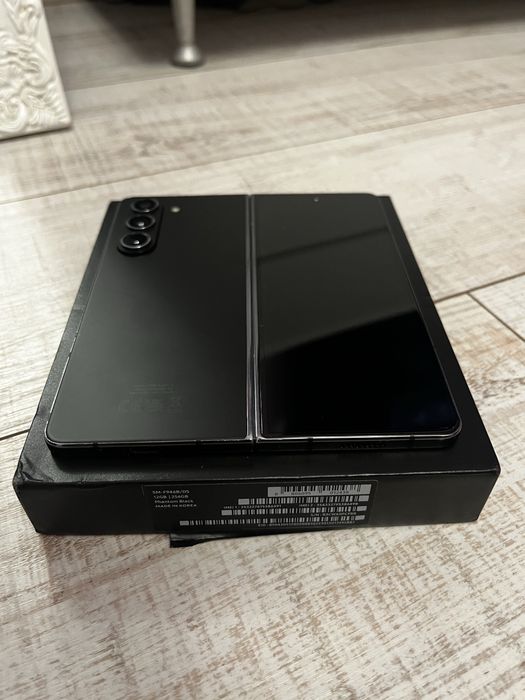 Samsung galaxy Z fold 5 256gb.