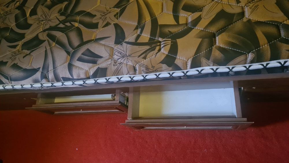 Односпальная кровать