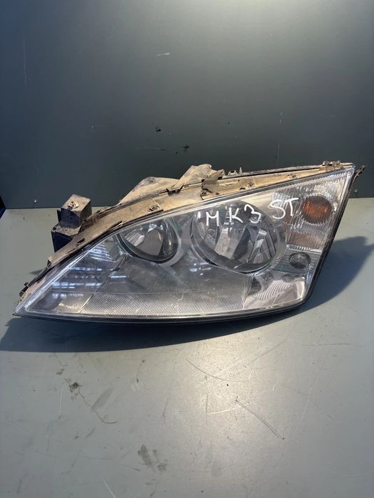 Far stanga Ford Mondeo 2002 2.0 TDDi MT (90 hp)
