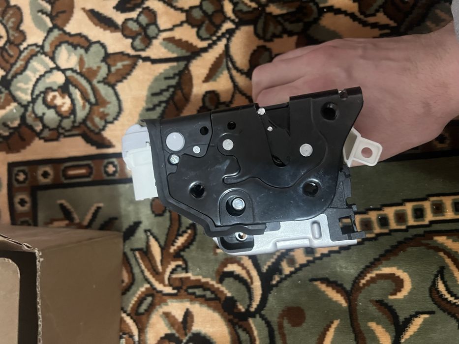 Broasca usa stanga Audi A4 B8