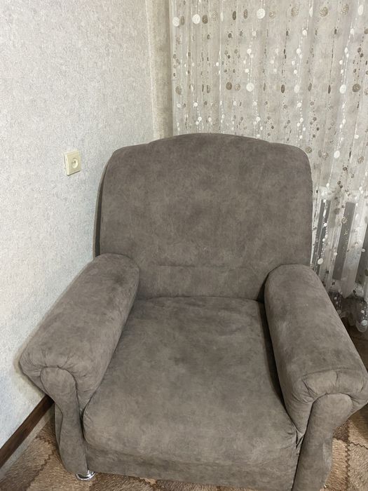 Продам диван и кресло .