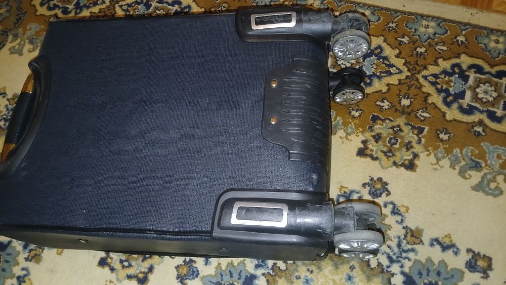 Чемодан на колесах