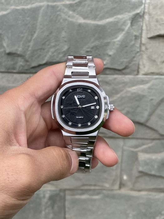 Металлические часы