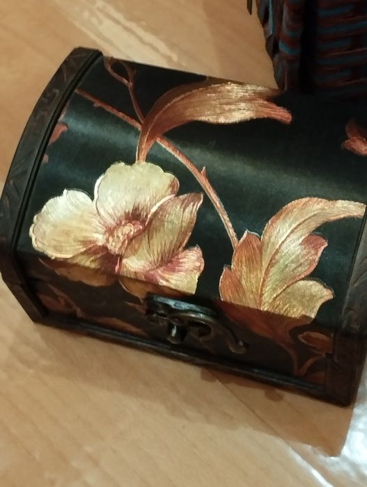 Шкатулки разные,зеркала