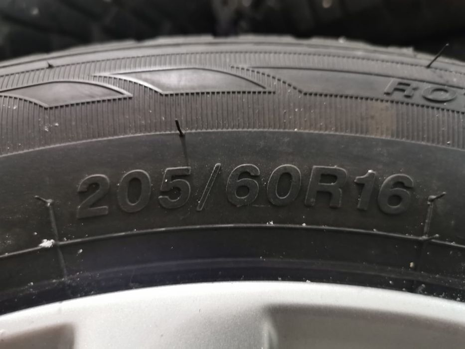 Продам зимнюю резину с дисками