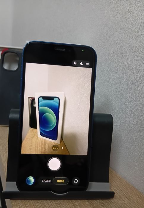 Iphone 12 Mini с документами.